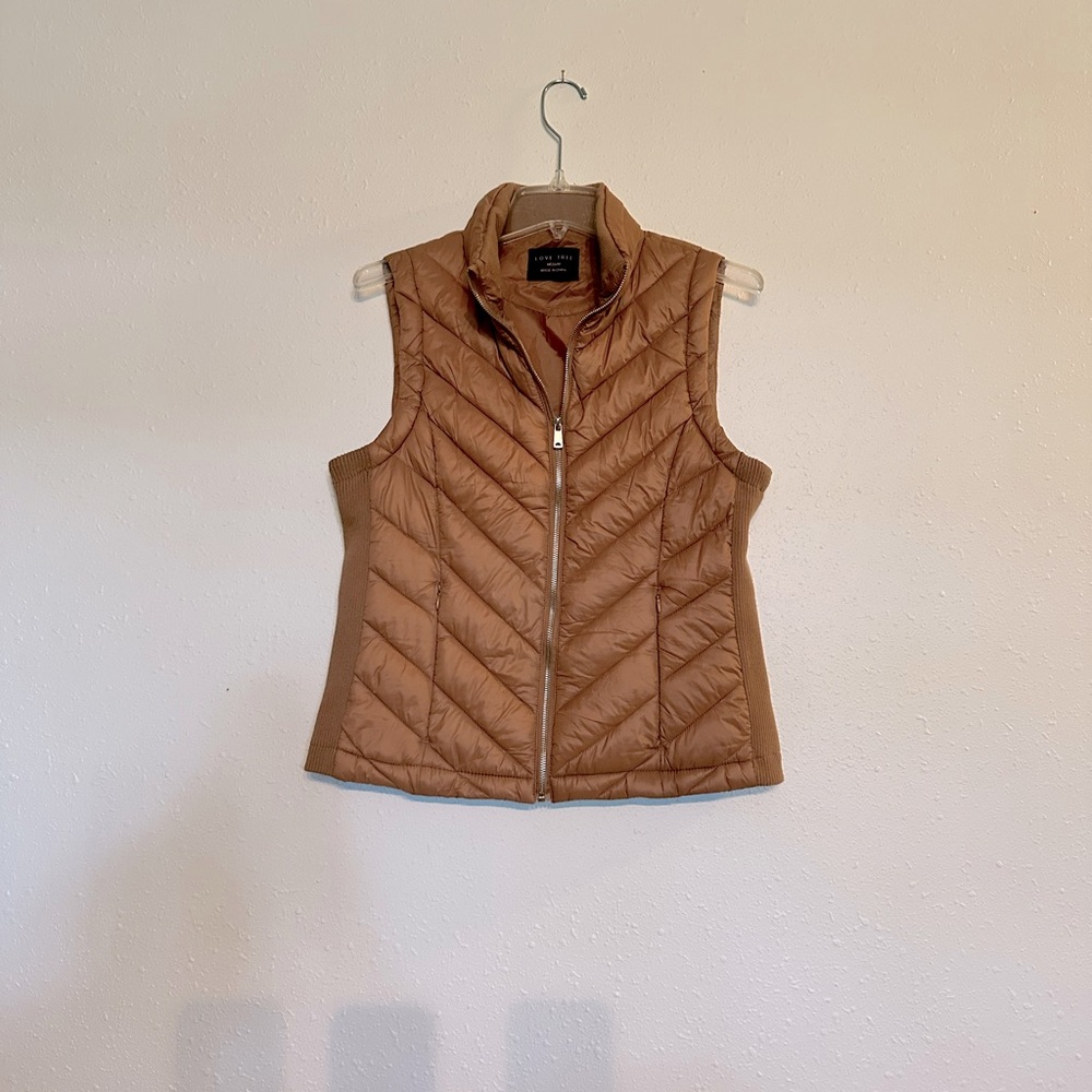 Love tree boutique fall vest. Nice neutral color, size medium.